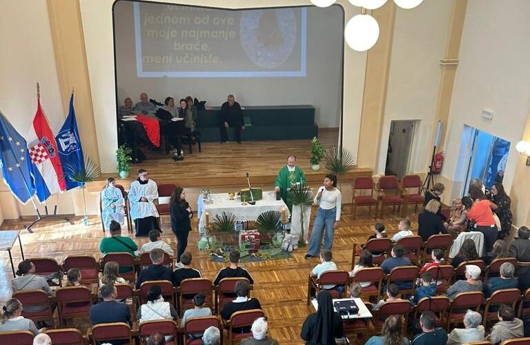 Djeca i vjernici zajedno u slavlju Svjetskog dana misija u Župi sv. Petra