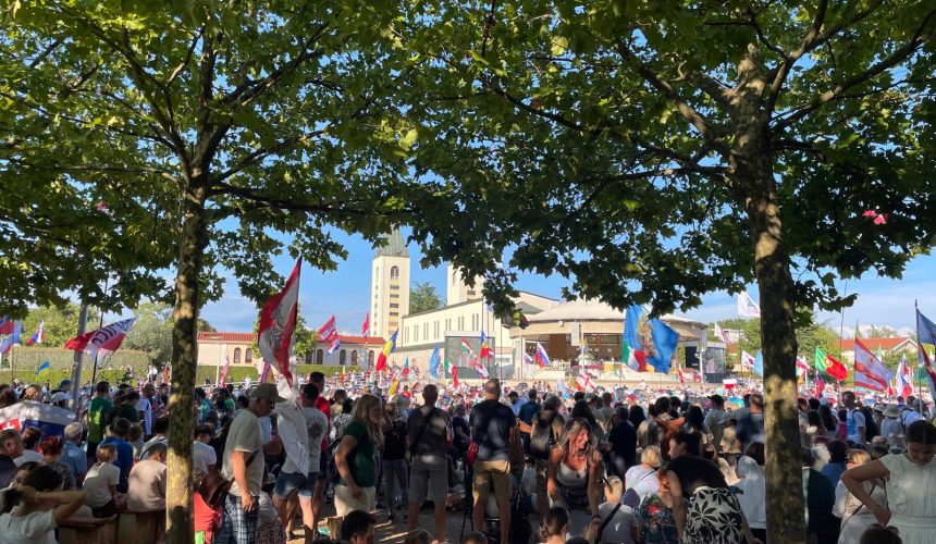 Mladi župe sv. Petra apostola iz Ivanić-Grada sudjelovali su na 36. međunarodnom susretu mladih u Međugorju – Mladifest 2025.