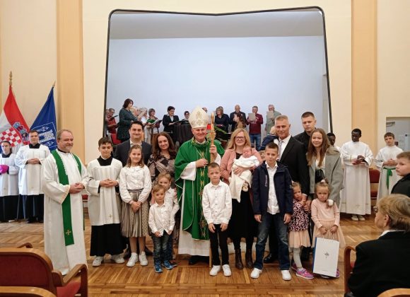 U znaku radosti i vjere: Biskup Košić u Ivanić-Gradu krstio osmo dijete obitelji Nekich