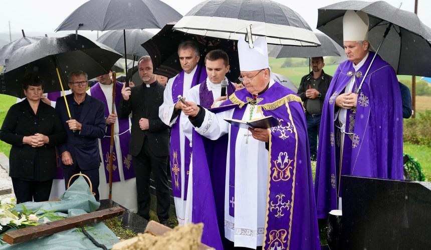 Posljednji ispraćaj Barice Koretić, majke župnika, vlč. Branka Koretića