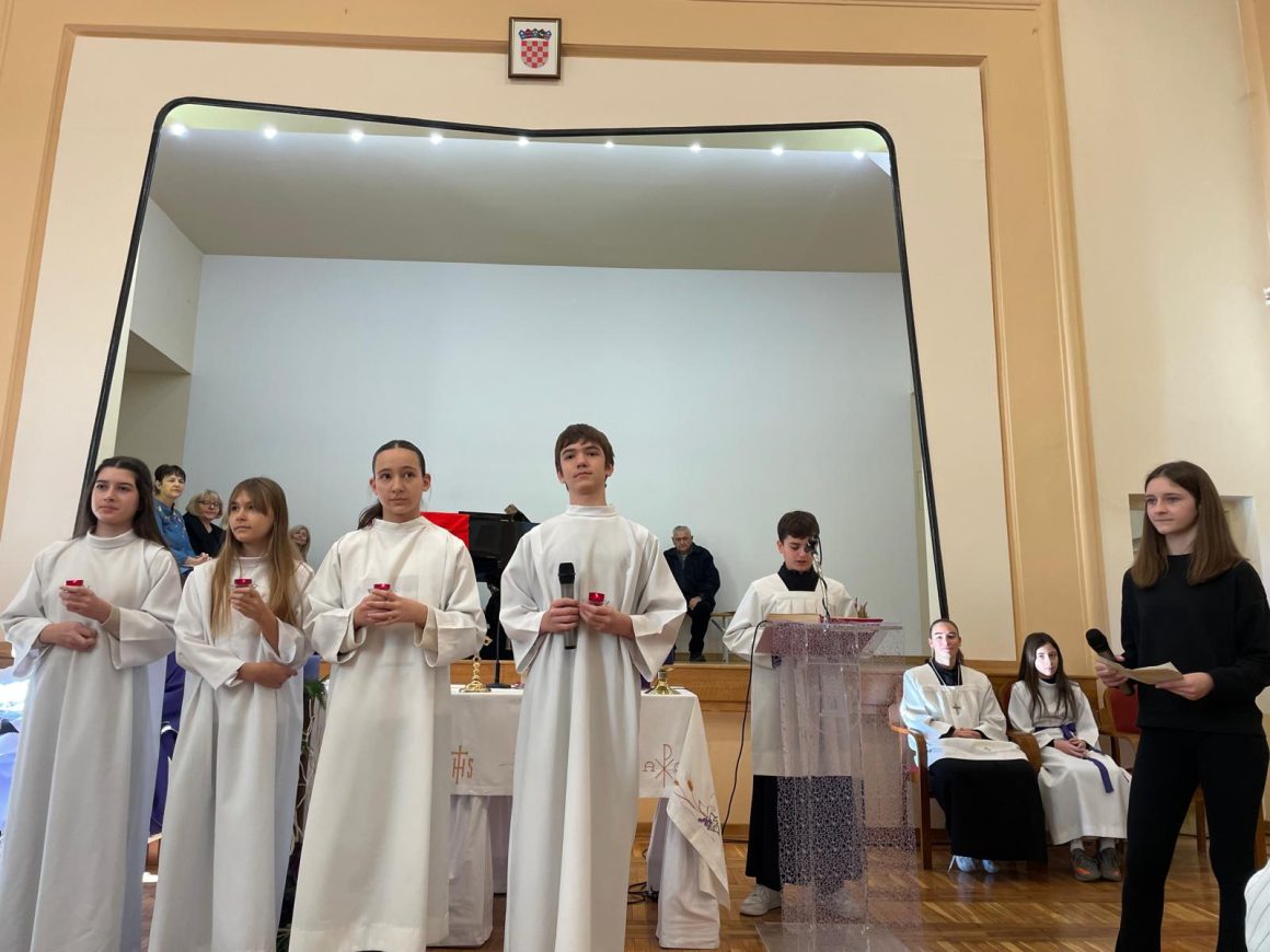 I. nedjelja Došašća i započeti adventski hod u župi sv. Petra apostola u Ivanić-Gradu, 1. prosinca 2025.