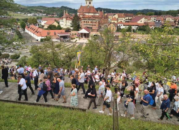 Hodočasnici Sisačke biskupije i bazilika Majke Božje Bistričke u Mariji Bistrici