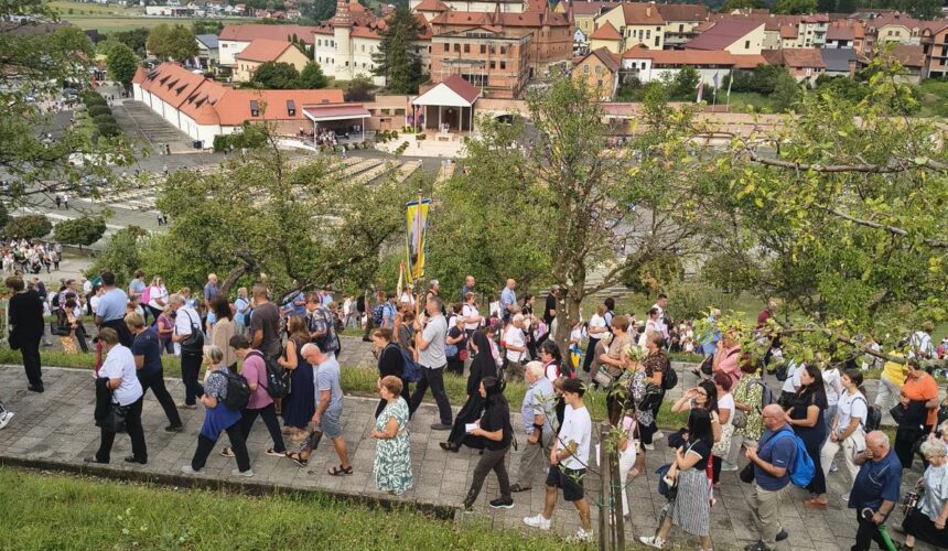 061 Hodočasnici Sisačke biskupije i bazilika Majke Božje Bistričke u Mariji Bistrici