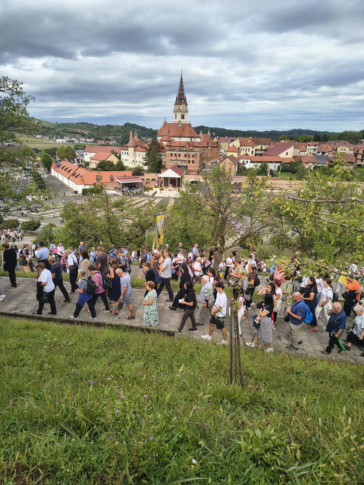 Hodočasnici Sisačke biskupije i bazilika Majke Božje Bistričke u Mariji Bistrici