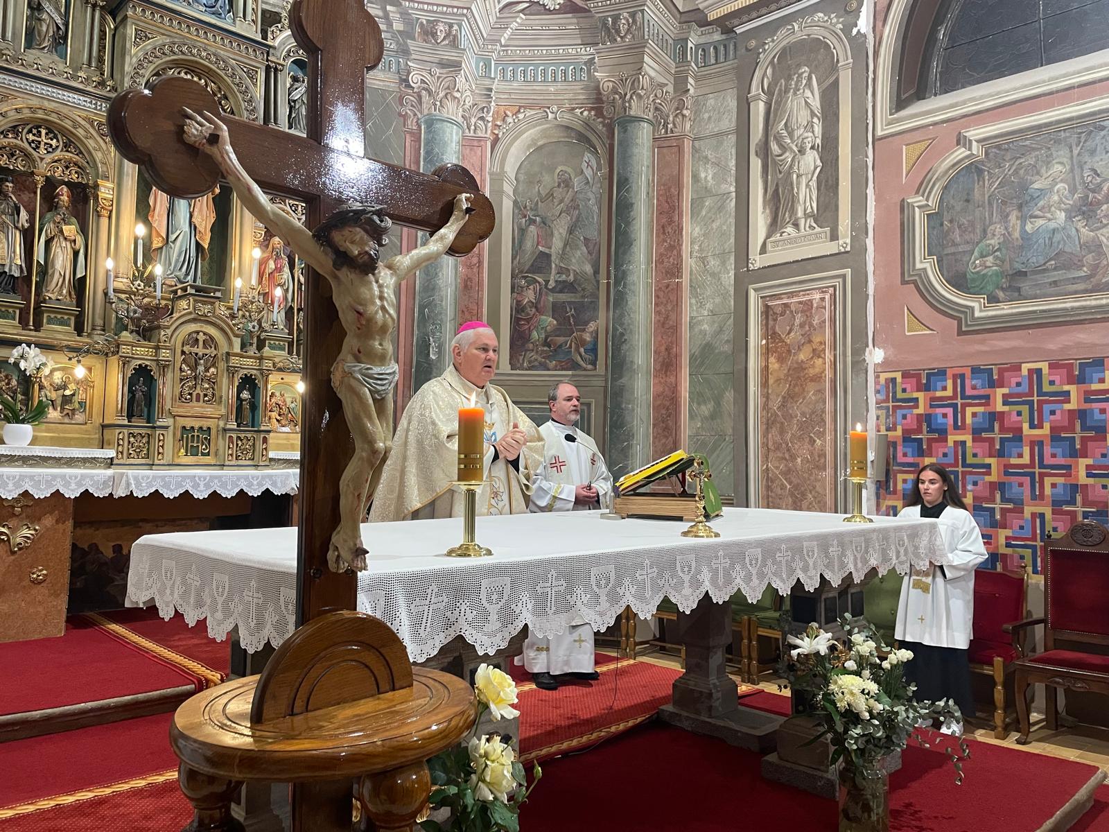 Krštenje Nike Ruževića u župnoj crkvi sv. Petra apostola – fotografija 2