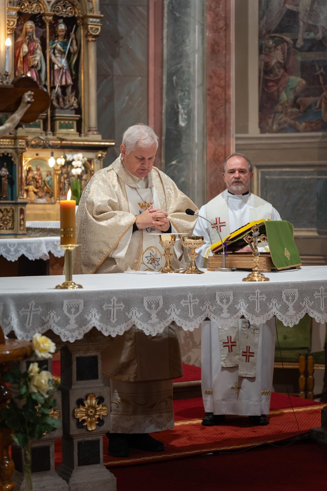 Krštenje Nike Ruževića u župnoj crkvi sv. Petra apostola – fotografija 3