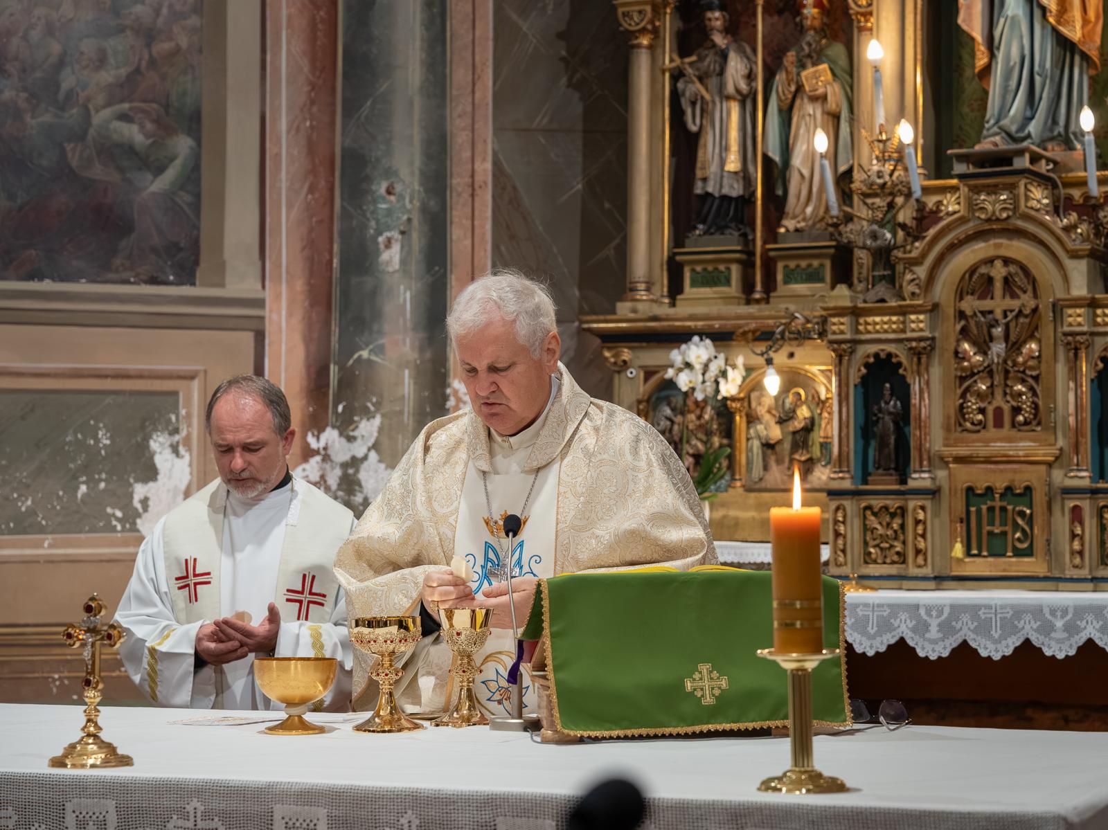 Krštenje Nike Ruževića u župnoj crkvi sv. Petra apostola – fotografija 4