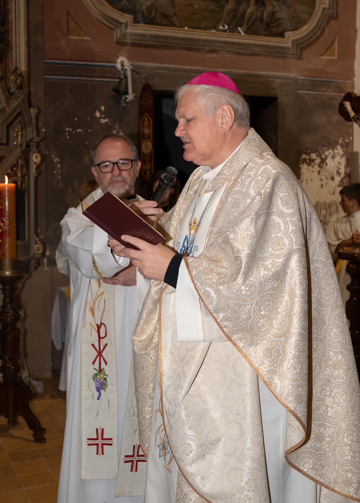 Krštenje Nike Ruževića u župnoj crkvi sv. Petra apostola – fotografija 7