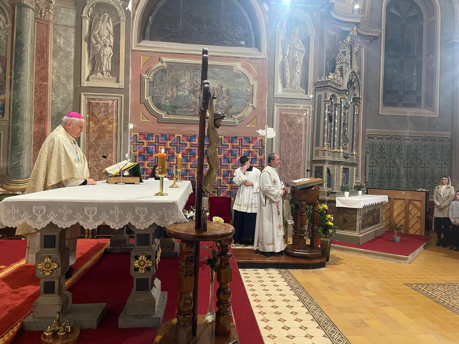 Krštenje Nike Ruževića u župnoj crkvi sv. Petra apostola – fotografija 12