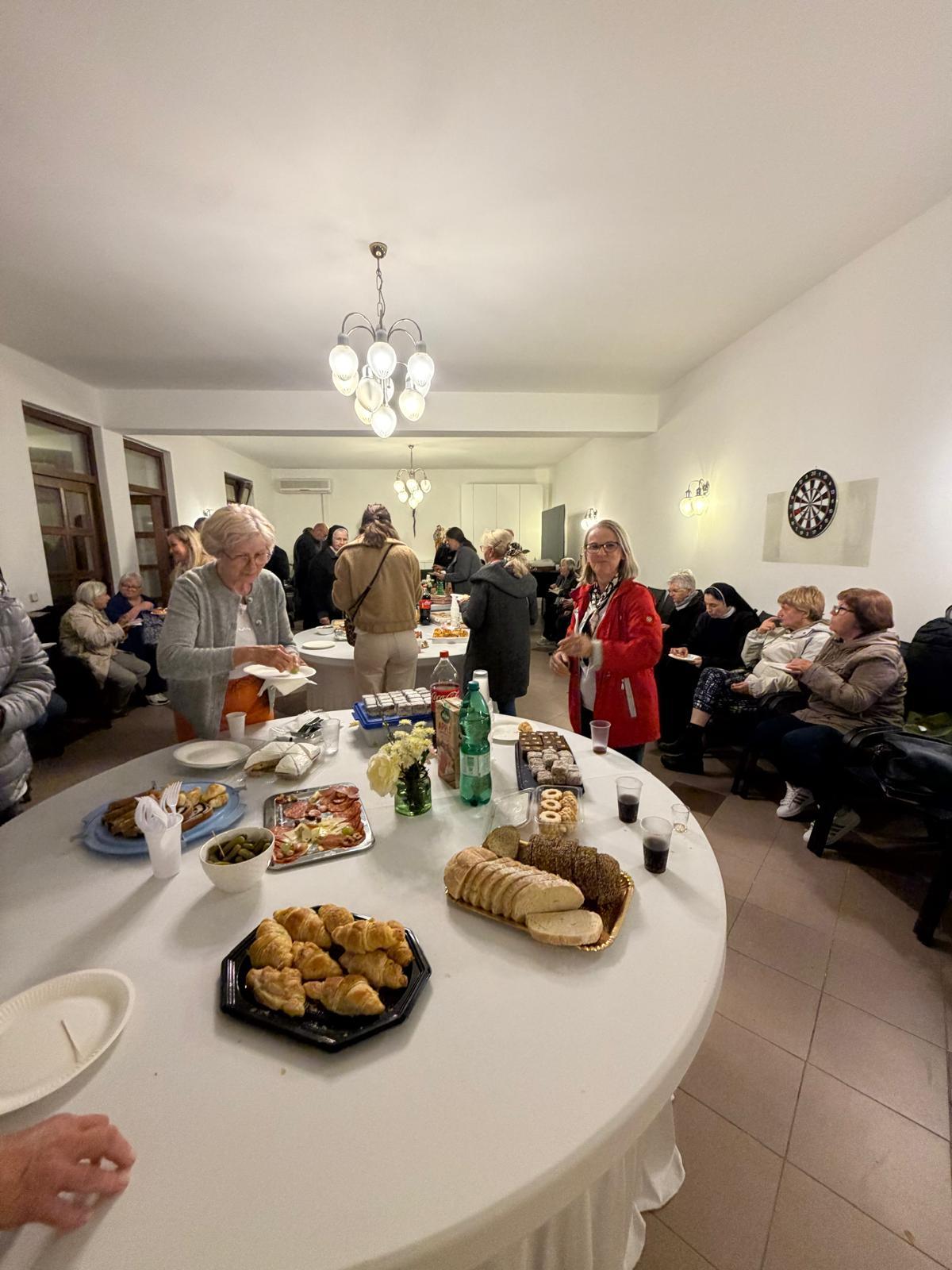 Druženje članova Marijine legije i gostiju povodom 400. susreta