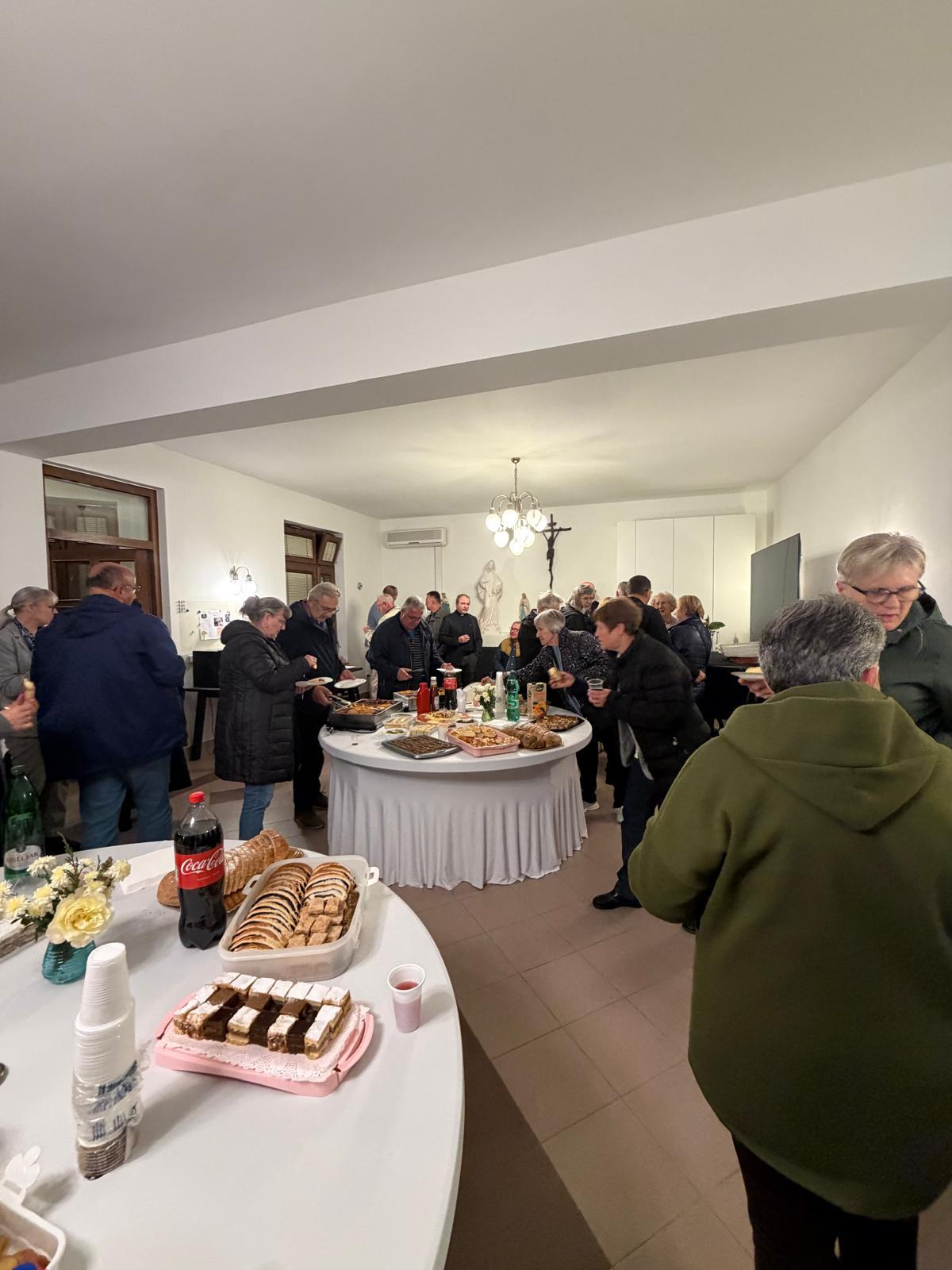 Druženje članova Marijine legije i gostiju povodom 400. susreta