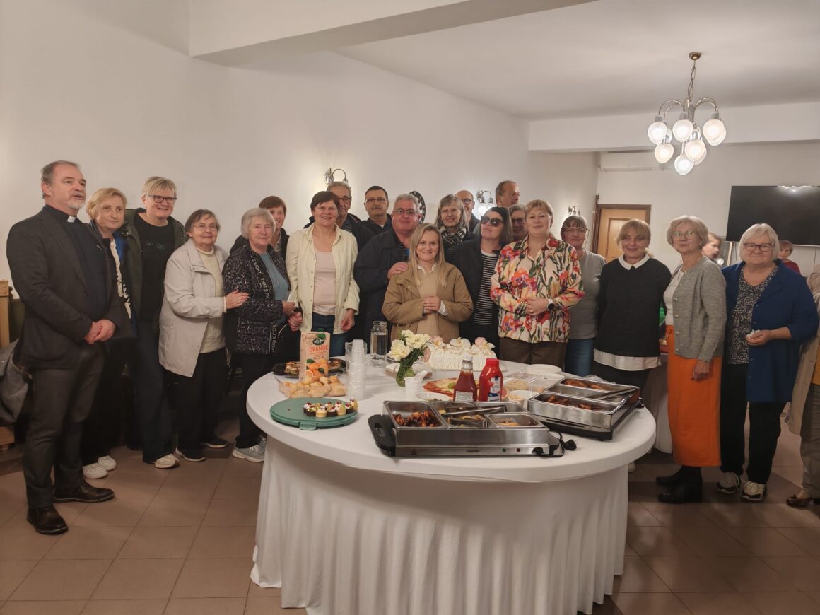 Marijina legija proslavila 400. susret u Ivanić-Gradu – fotografija 28 Marijina legija: skupna fotografija na proslavi 400. susreta u Ivanić-Gradu