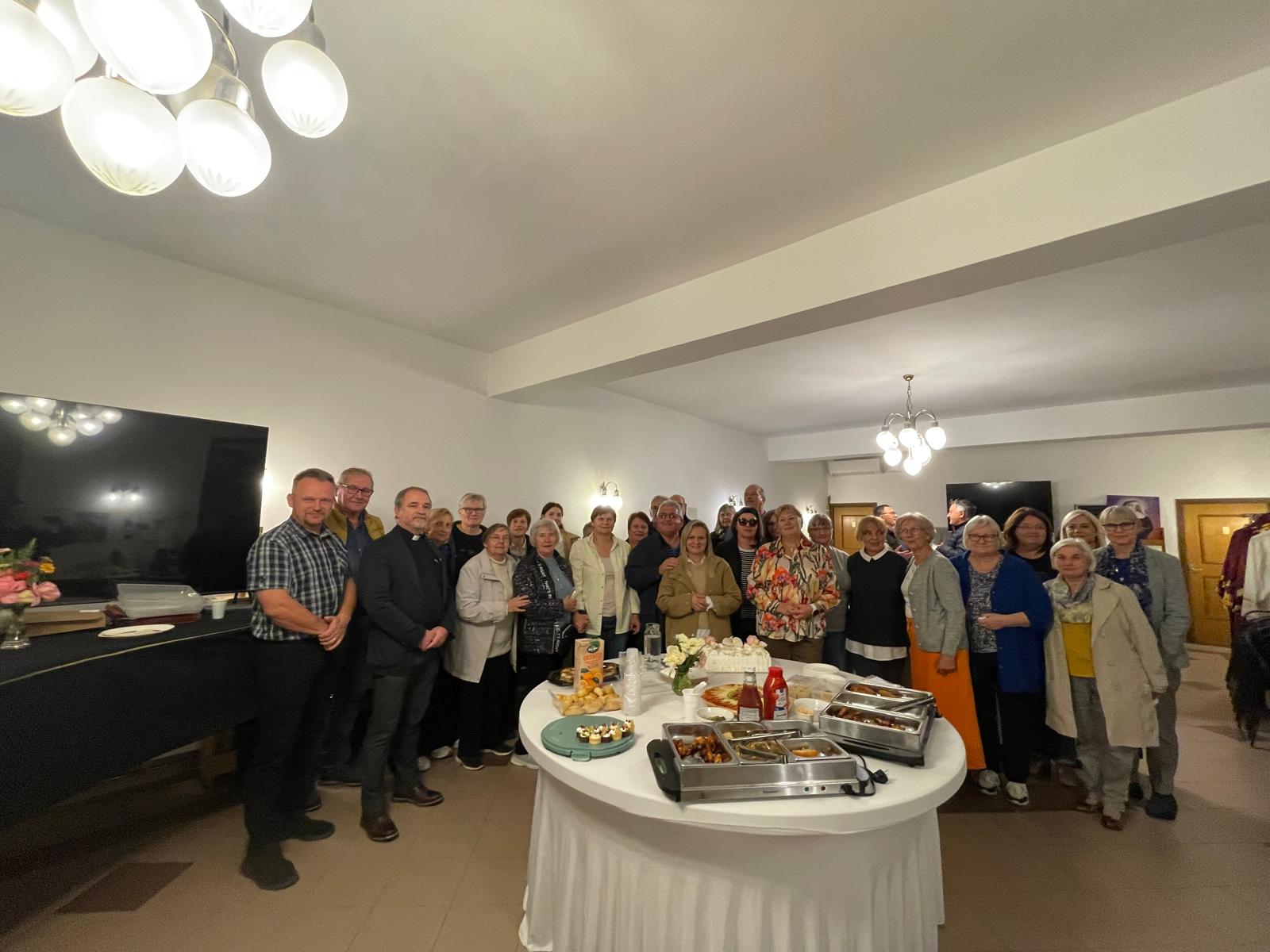 Marijina legija: skupna fotografija na proslavi 400. susreta u Ivanić-Gradu