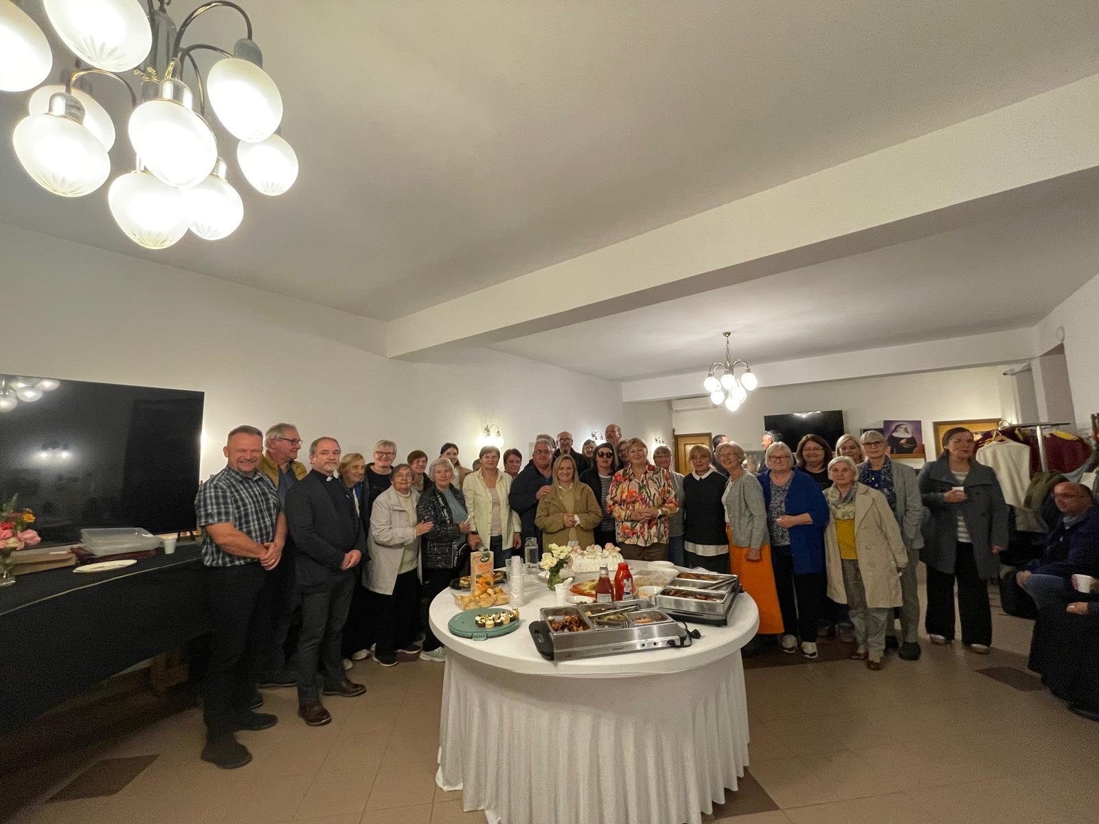 Marijina legija: skupna fotografija na proslavi 400. susreta u Ivanić-Gradu