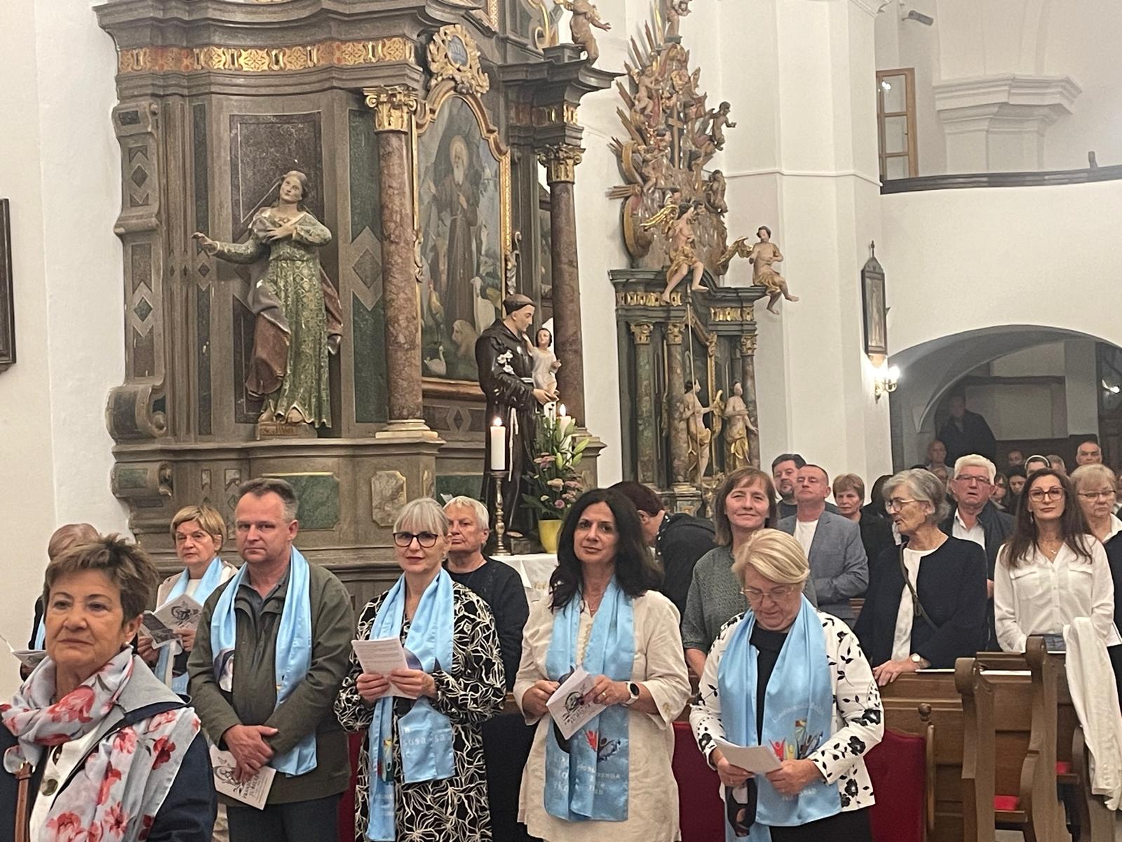 Vjernici na slavlju sv. Franje u crkvi u Kloštar Ivaniću