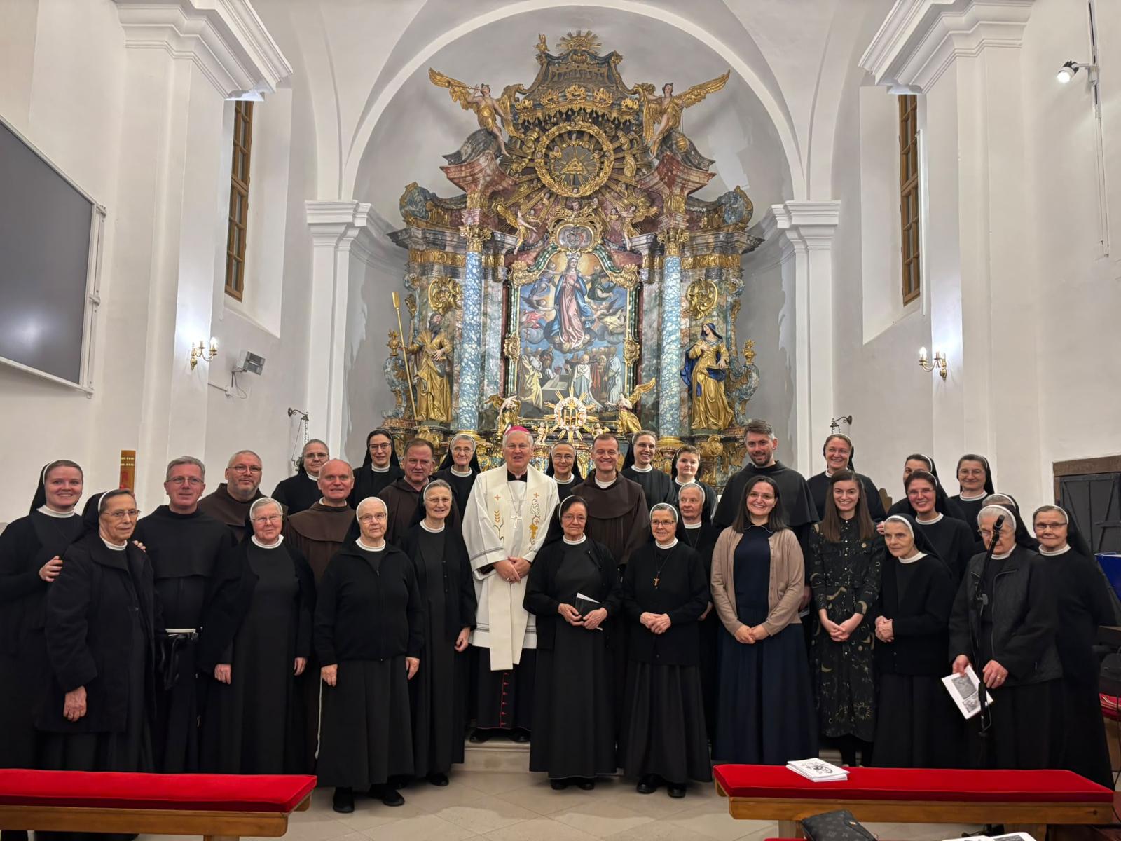 Zajednička fotografija sudionika slavlja sv. Franje u Kloštar Ivaniću