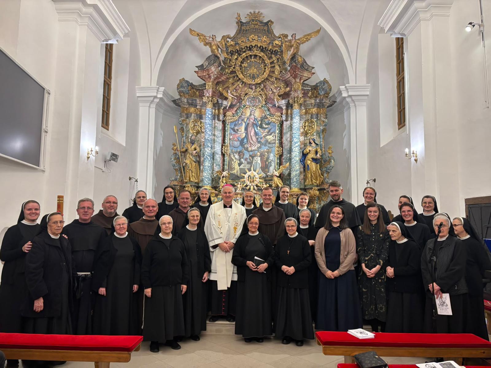 Zajednička fotografija sudionika slavlja sv. Franje u Kloštar Ivaniću