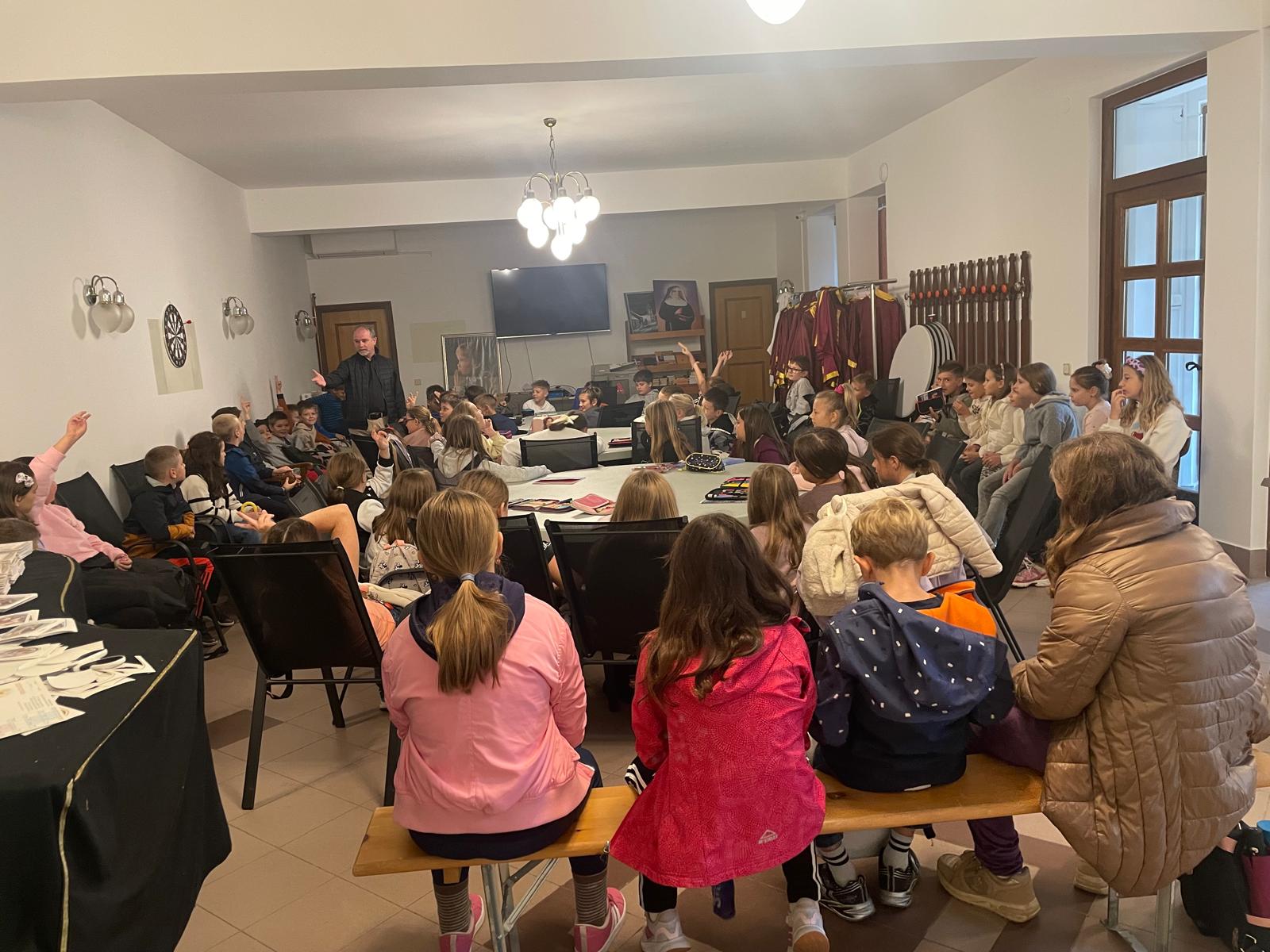 Poslanici Milosrđa na proslavi blagdana sv. Franje u župnoj dvorani