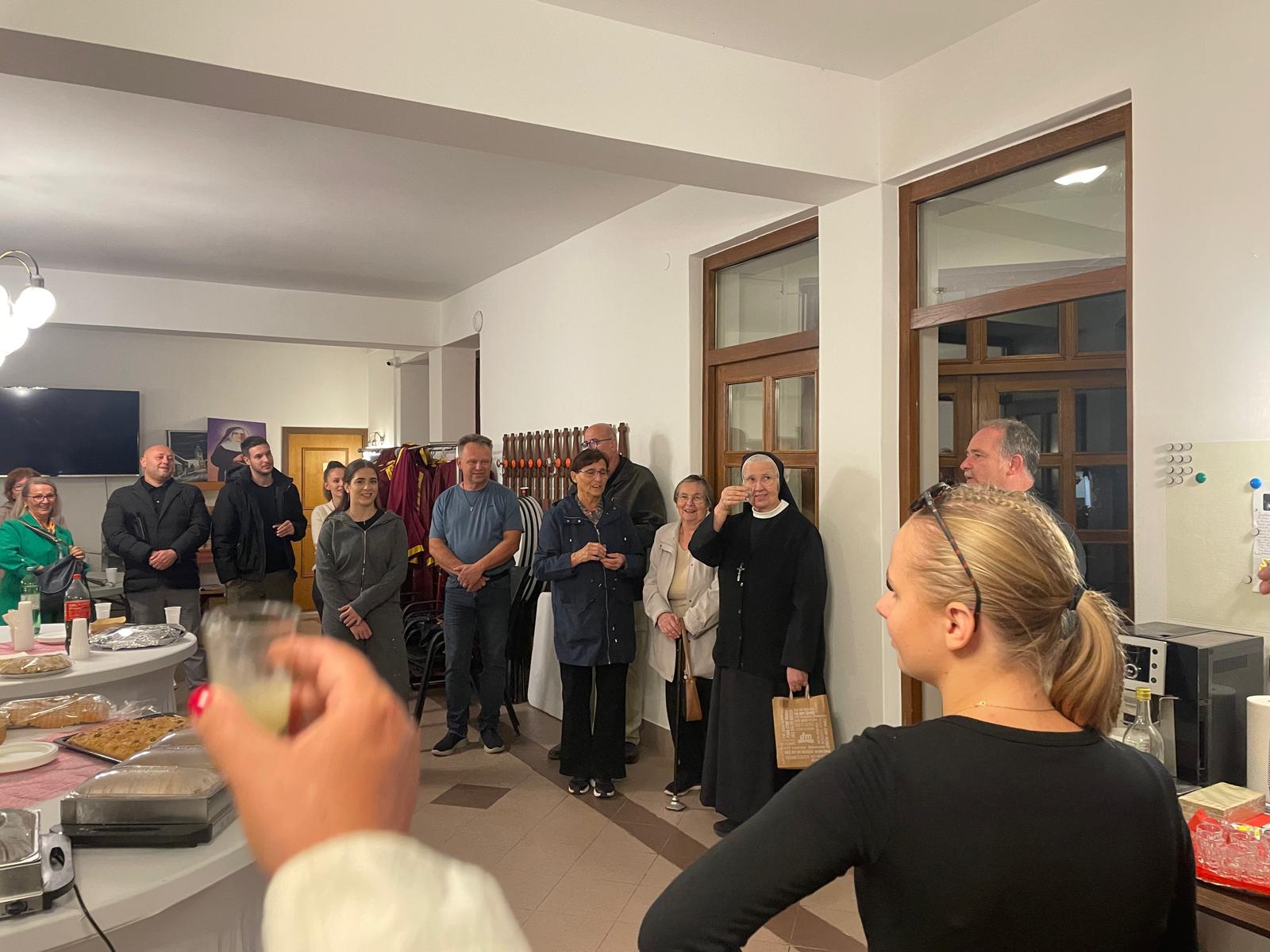 Poslanici Milosrđa na proslavi blagdana sv. Franje u župnoj dvorani